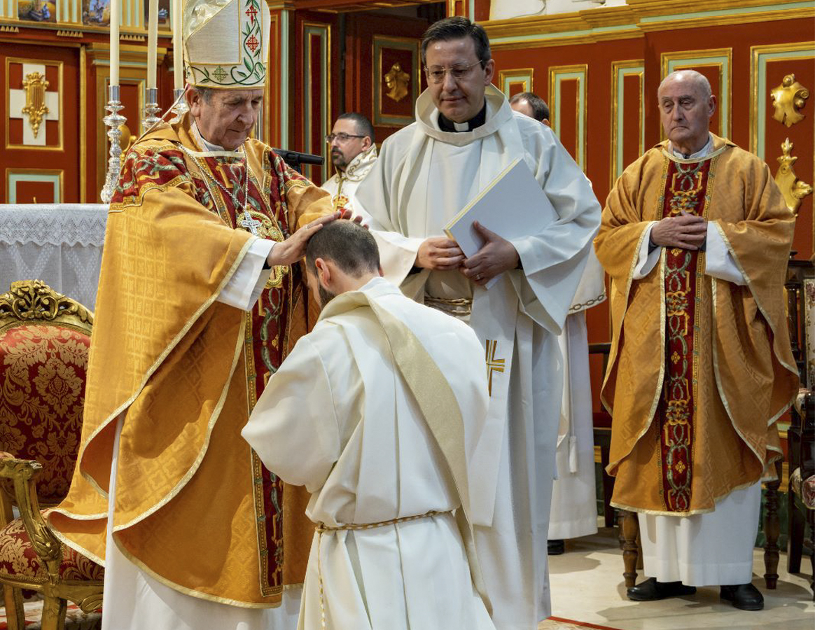 El obispo ordenó a un religioso mercedario en Herencia