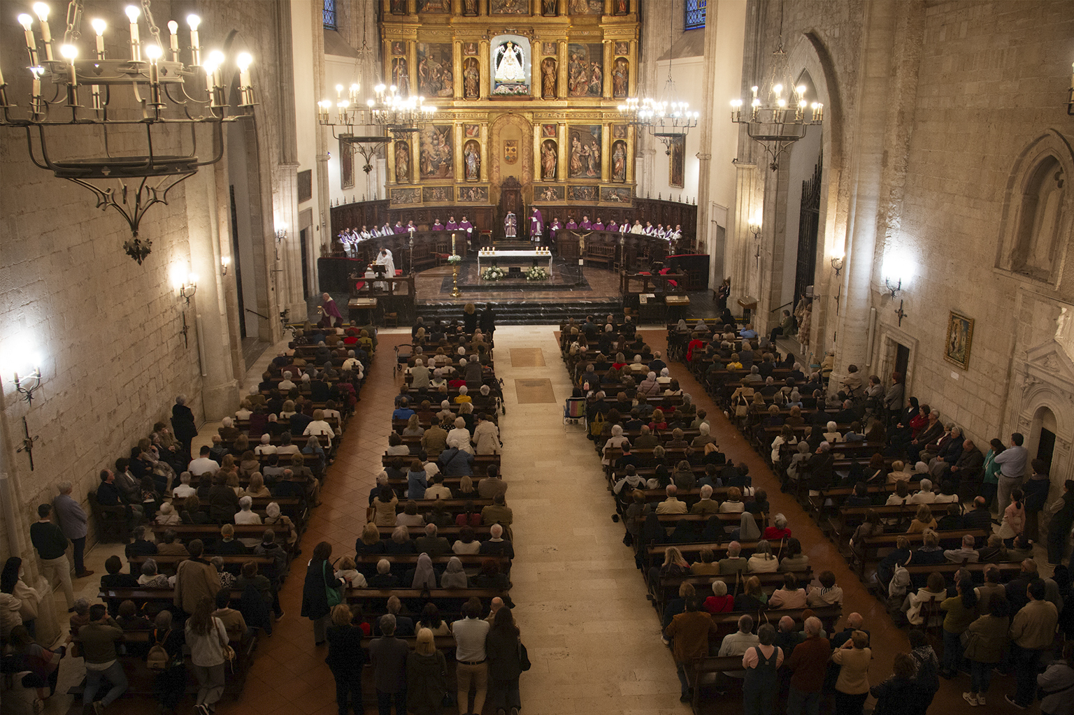 La catedral se llenó para el funeral por el papa Francisco